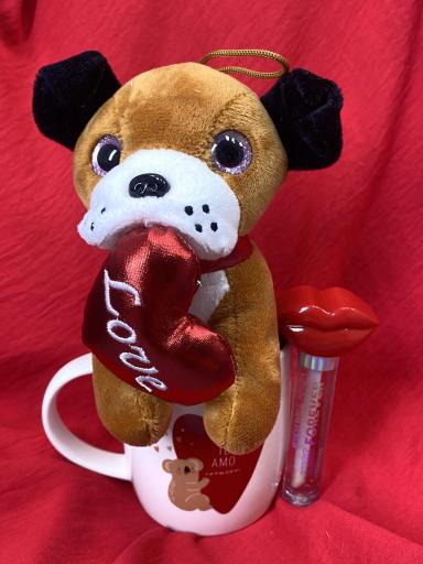 Pack San Valentín con peluche de perrito y gloss hidratante [2]