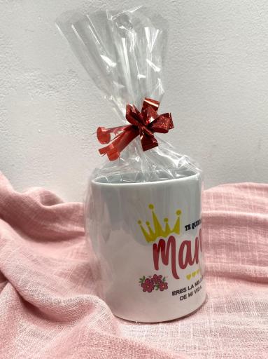 Taza para mamá envuelta para regalo con lazo rojo [0]
