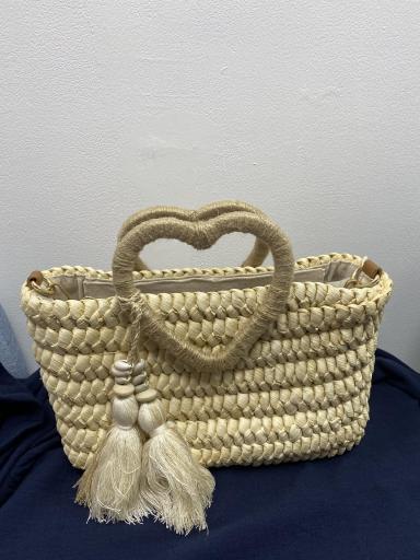 Bolso de rafia pequeño con asas en forma de corazón