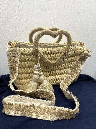 Bolso pequeño de rafia con bandolera ajustable bordada [2]