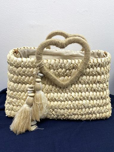 Bolso de rafia grande con asas en forma de corazón