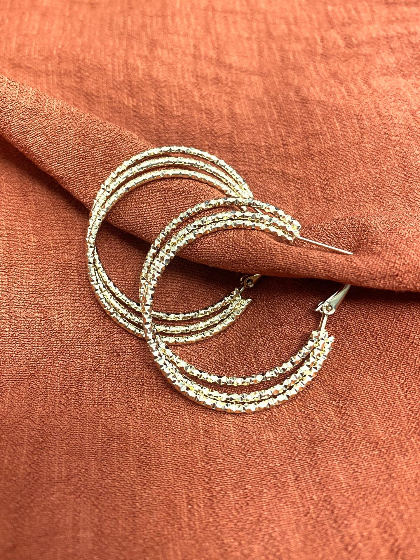 Pendientes de aro triple dorados de acero inoxidable para mujer
