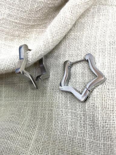 Pendientes modernos de estrella disponibles en dorado y plateado [2]