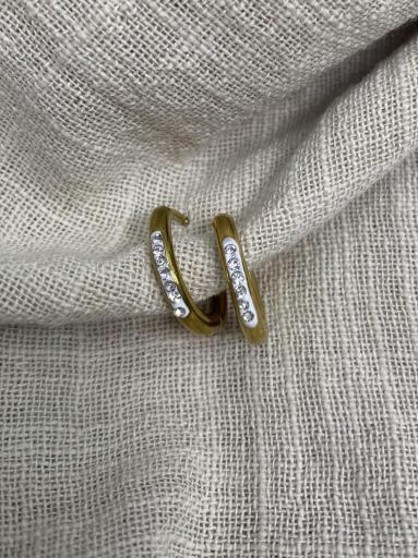 Pendientes de aro de acero dorado con brillos