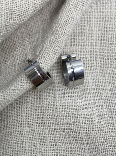 Detalle de pendientes de aro ancho en acero plateado [0]