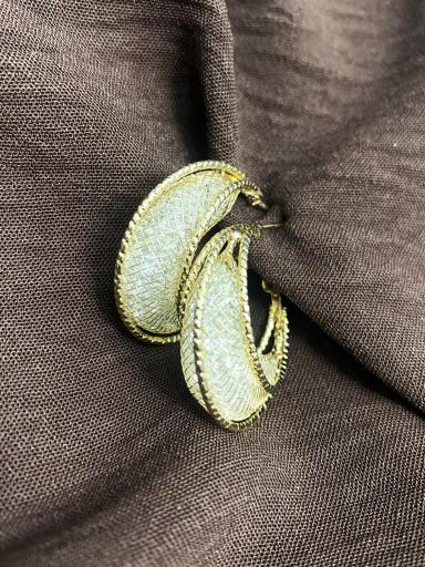 Pendientes dorados de acero ligeros y modernos [3]