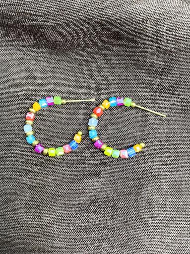 Aros veraniegos con cuentas de colores [2]