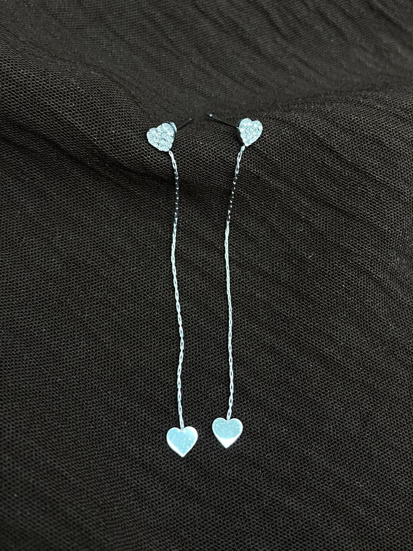 Pendientes largos de corazón en acero dorado y plateado