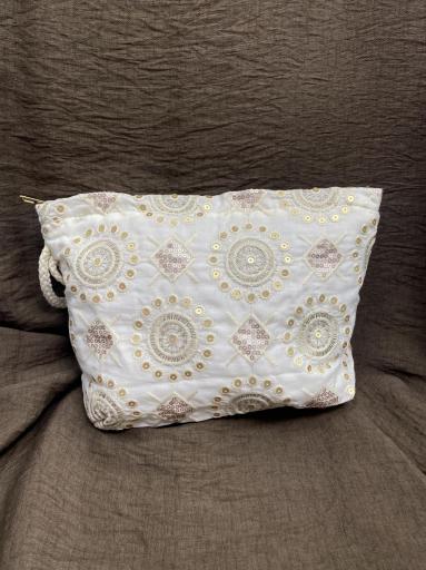 Bolso de mano beige bordado con detalles brillantes [0]