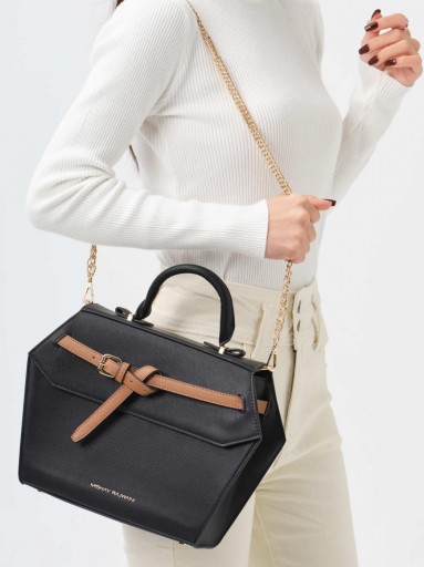 Bolso de mano negro con acabado rígido y estilo sofisticado [1]