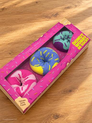 Caja regalo con tres pares de calcetines donuts de colores [3]