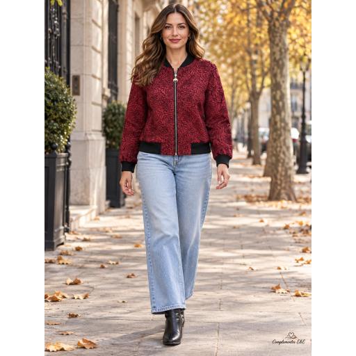 Chaqueta mujer burdeos estampada con cremallera [3]