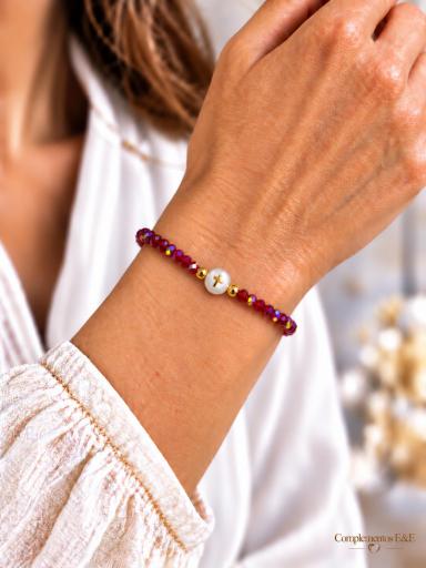Pulsera de cristal rojo con pequeña cruz dorada y cuentas decorativas [2]