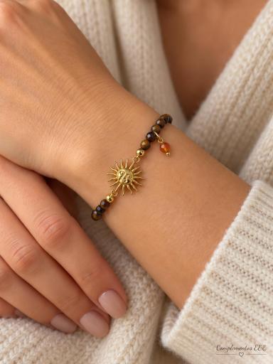 Pulsera elástica de cristal facetado marrón con sol de acero dorado y colgante en tono ámbar [0]