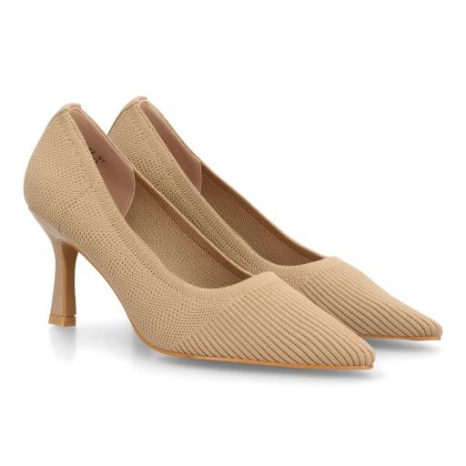 Zapatos de salón beige de mujer con tejido elástico, punta fina y tacón fino [1]