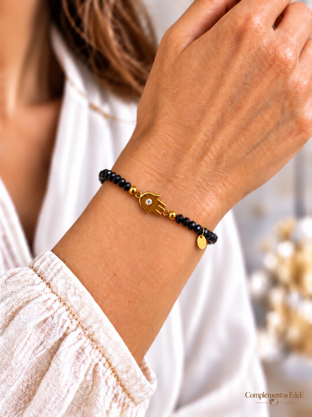 Pulsera elástica de cristal negro con Mano de Fátima de acero dorado