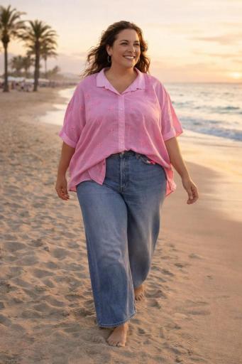 Camisa curvy rosa de manga corta bordada, estilo casual femenino ideal para playa o paseo [3]