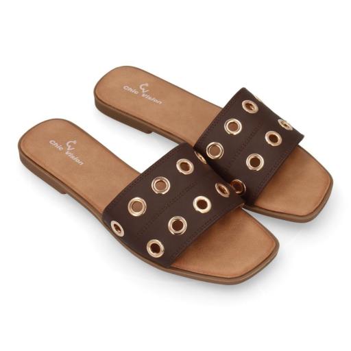 Sandalias planas marrón mujer detalle tachas doradas [1]