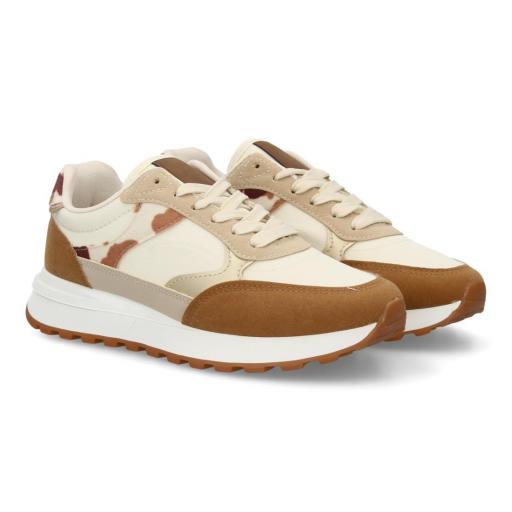 Zapatillas casual de mujer en tonos camel y crema con plataforma blanca y detalle estampado lateral