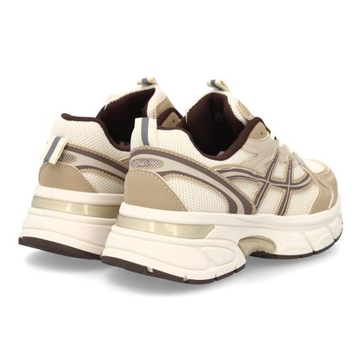 zapatilla deportiva beige con detalles marrones y suela gruesa [1]