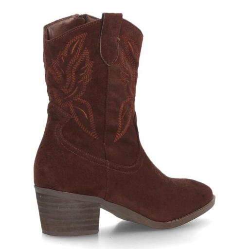 Botas cowboy marrones con tacón y bordados western [2]