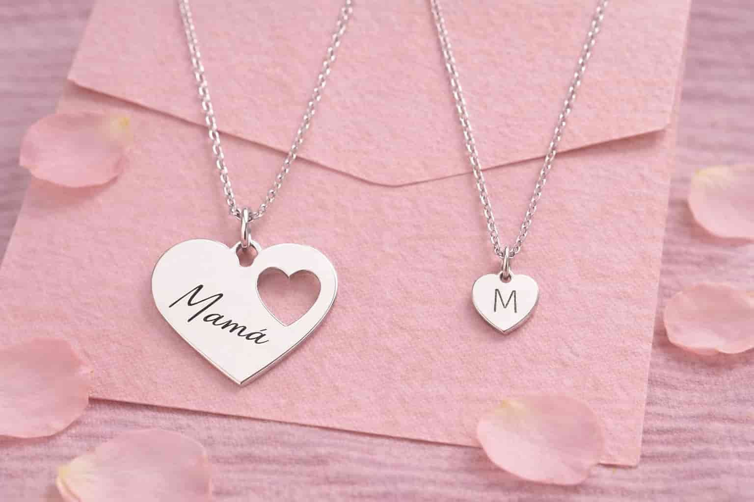 Regala un collar personalizado a mamá y llévala en tu corazón 