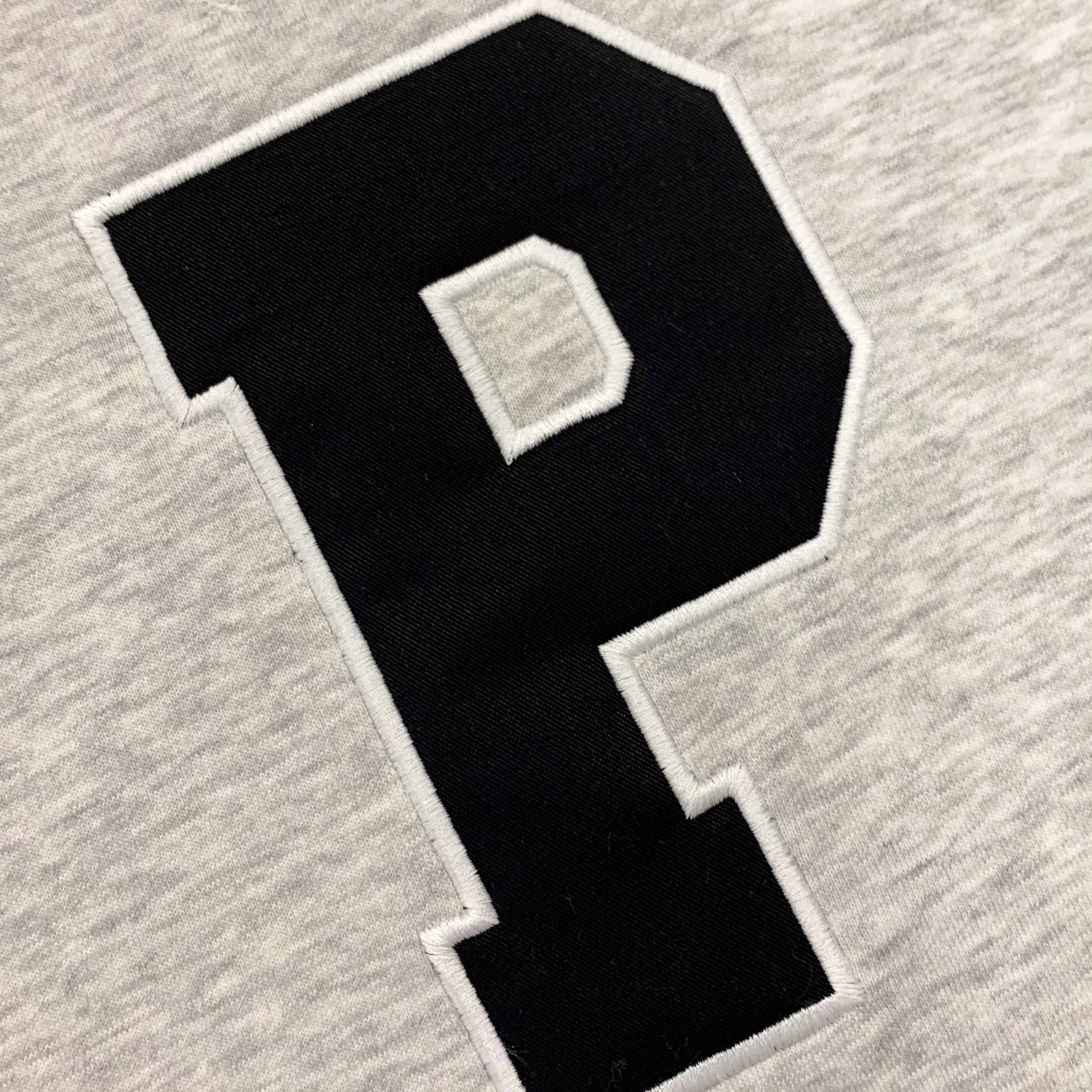 02- TELA NEGRA SUDADERA GRIS ASH.JPG