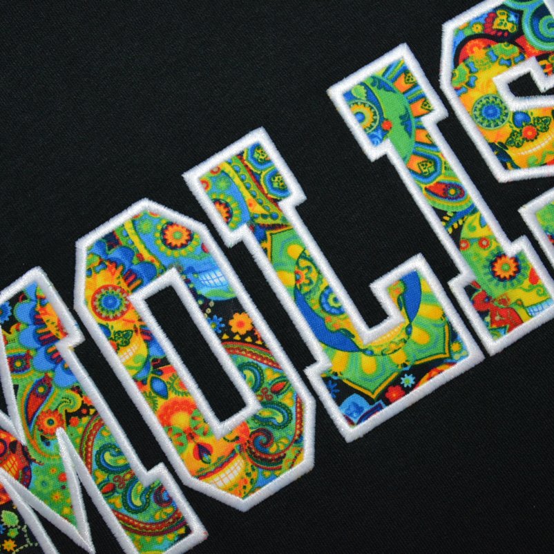 09 - CALAVERAS MULTICOLOR SUDADERA NEGRA.jpg