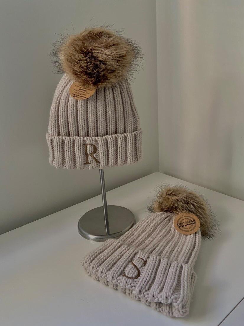 GORRO INCIAL POMPÓN (2).jpeg