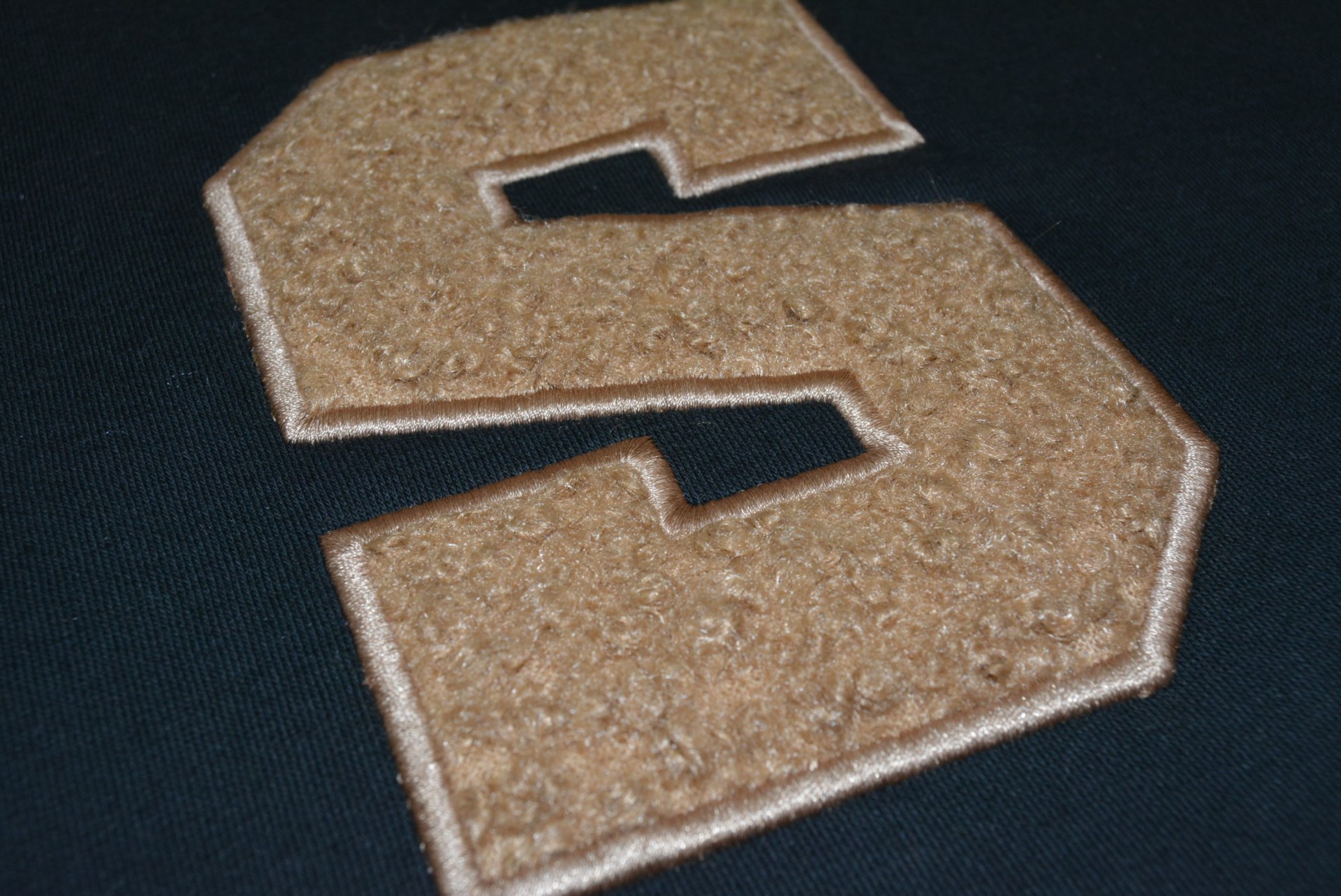 Paño camel (sudadera negra borde camel) 