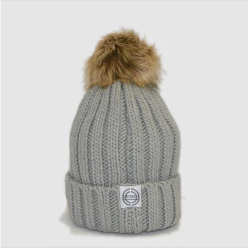 Gorro Junior con pompón de pelo sintético color gris - inicial bordada [1]