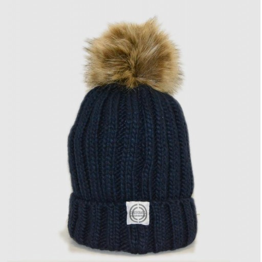 Gorro Junior con pompón de pelo sintético color azul marino - inicial bordada [1]