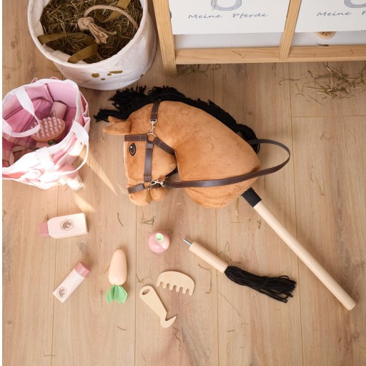 Caballo de Palo Hobby Horse con Accesorios – Bieco [1]
