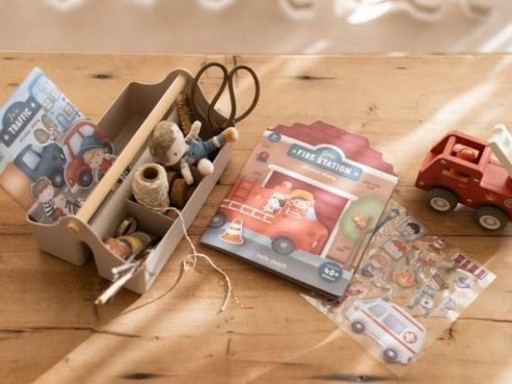 Libro de Pegatinas Reutilizables Little Dutch – Crea tu Historia “Estación de Bomberos de Jim” [3]