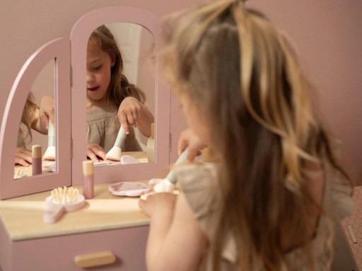 ​Tocador infantil de madera rosa con espejo y taburete – Little Dutch [4]