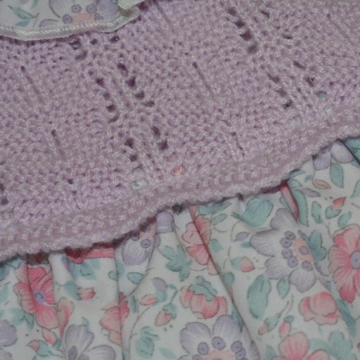 Vestido bebé con canesú de punto y cubrepañal floral lila – Paloma de la O [2]