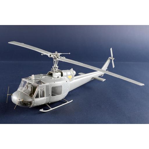 1/35 Helicóptero UH-1B Huey [1]