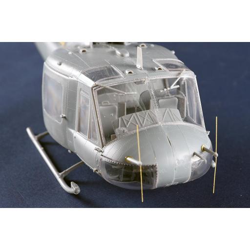 1/35 Helicóptero UH-1B Huey [2]