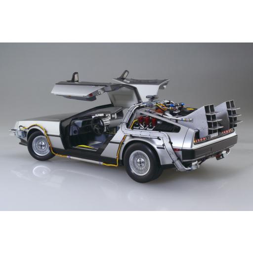 1/24 De Lorean Regreso al Futuro Parte I [2]