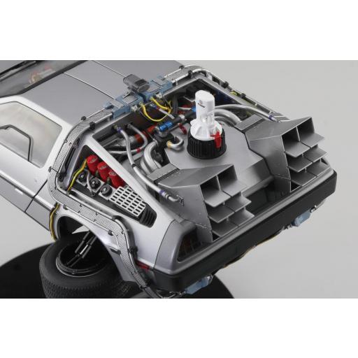 1/24 De Lorean Regreso al Futuro Parte II [3]