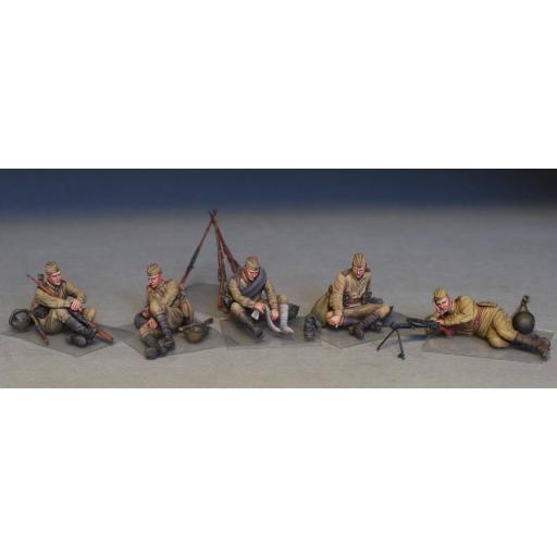 1/35 Soldados Soviéticos descansando [1]