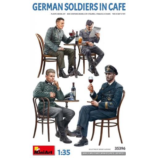1/35 German Soldiers in Cafe WWII