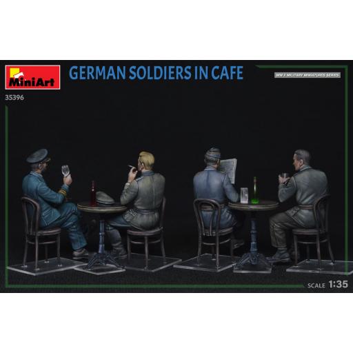 1/35 German Soldiers in Cafe WWII [2]