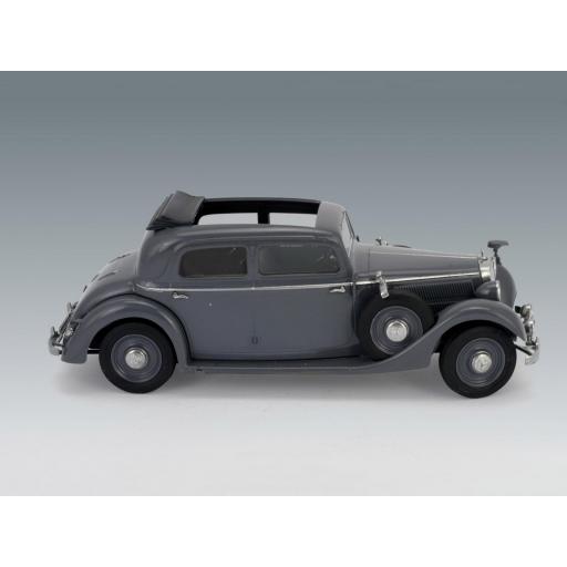 1/35 Mercedes 320 (W142) Saloon [3]