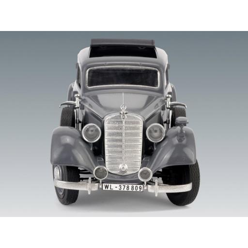 1/35 Mercedes 320 (W142) Saloon [4]