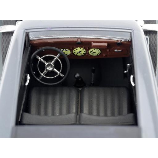 1/35 Mercedes 320 (W142) Saloon [5]