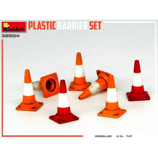1/35 Plastic Barrier Set  [2]