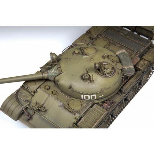 1/35 Soviet MBT T-62 [3]