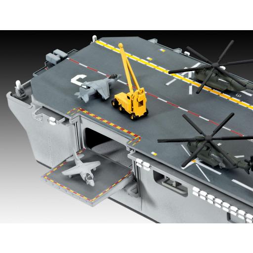 1/700 US Navy Assault Carrier WASP CLASS (Model Set) [2]