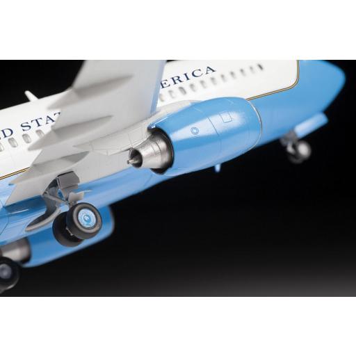 1/144 Boeing 737-700 / C40B U.S.A. [3]